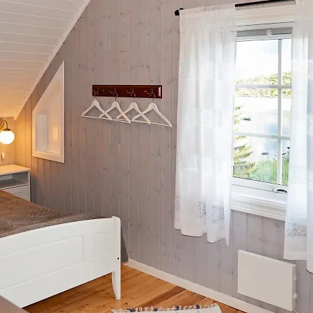 Дом отдыха Three-bedroom Holiday In Hundested 2
